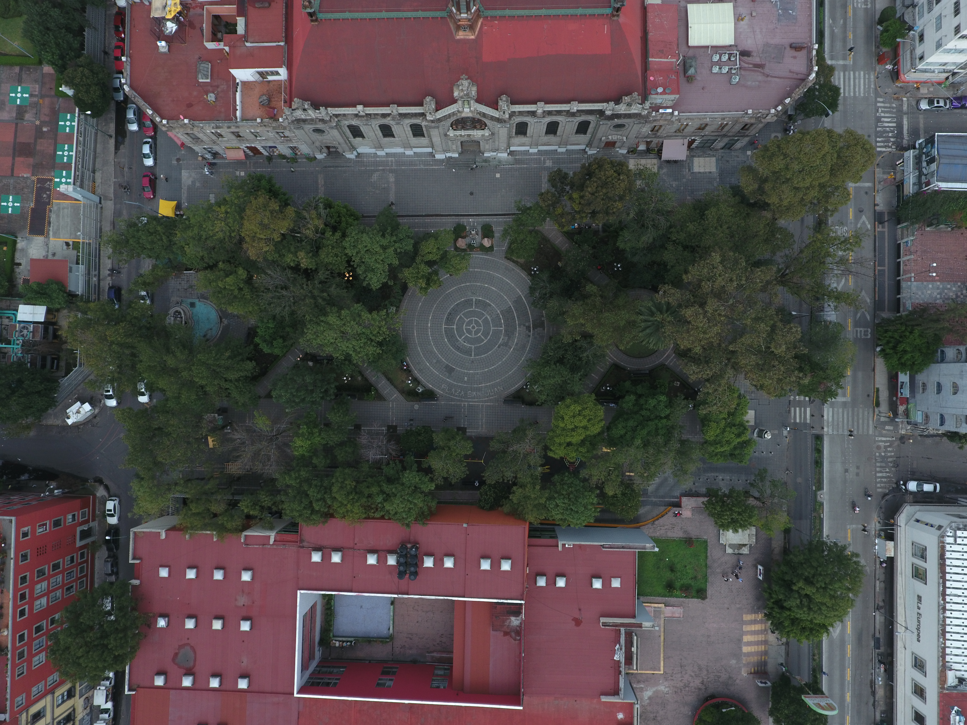 Se muestra la vista aérea de un Espacio Público, en la que se aprecia la distribución y composición de las áreas verdes.